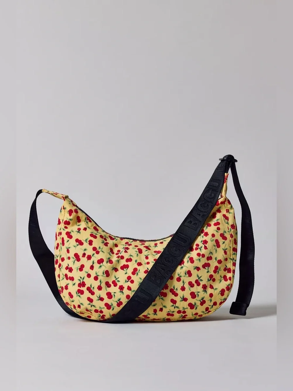 BAGGU Medium Nylon Crescent Bag - Picture 4 of 6